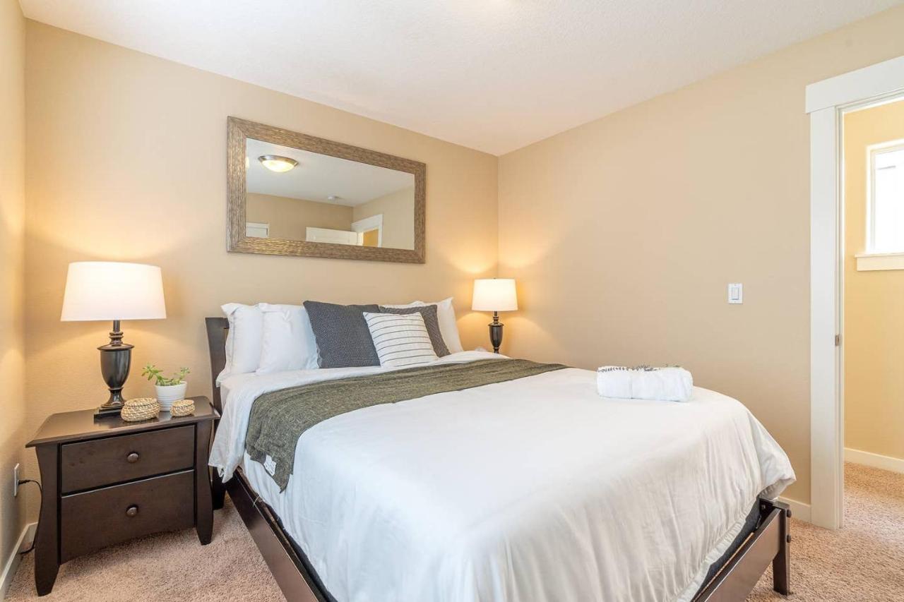 Modern Home, Four Bedrooms, King Beds Tigard Exterior photo