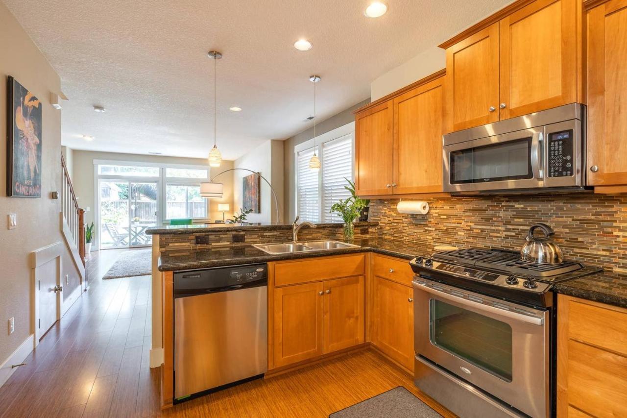 Modern Home, Four Bedrooms, King Beds Tigard Exterior photo