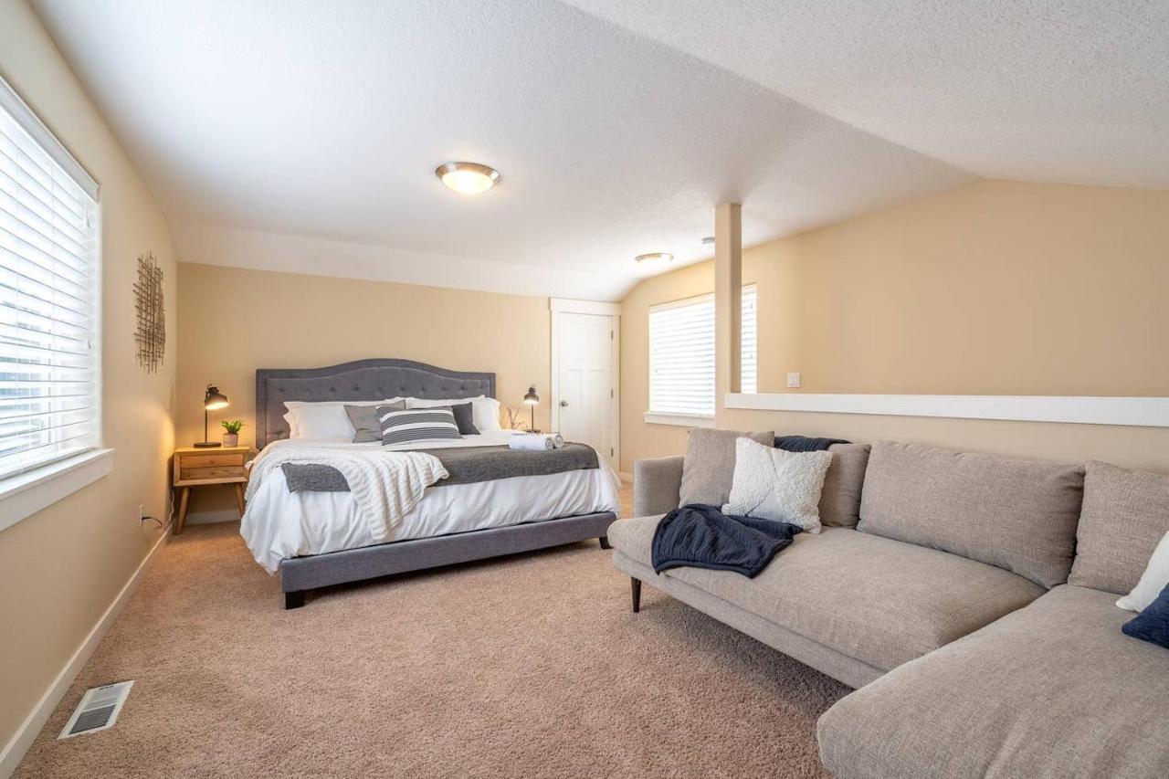 Modern Home, Four Bedrooms, King Beds Tigard Exterior photo