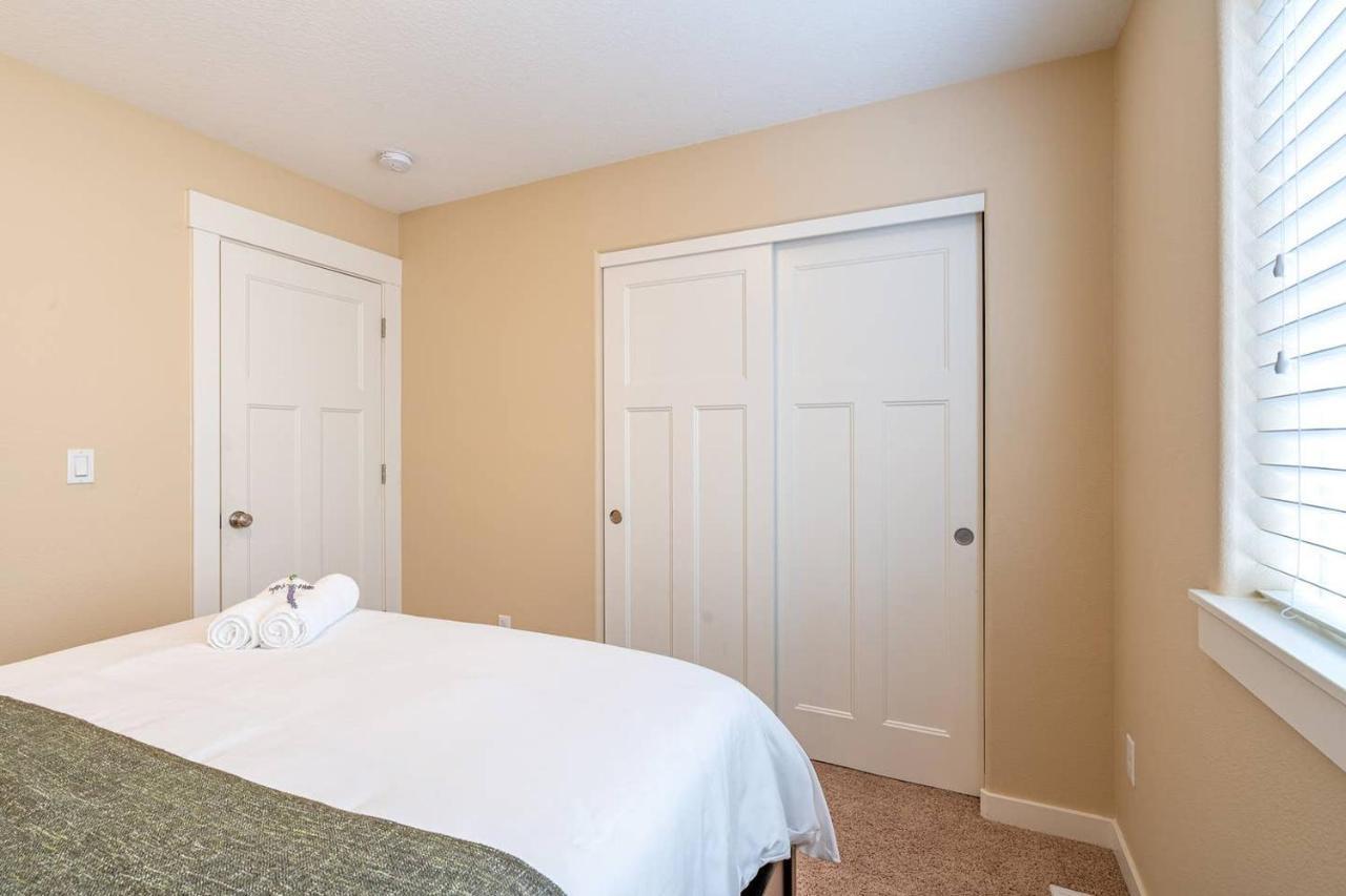 Modern Home, Four Bedrooms, King Beds Tigard Exterior photo
