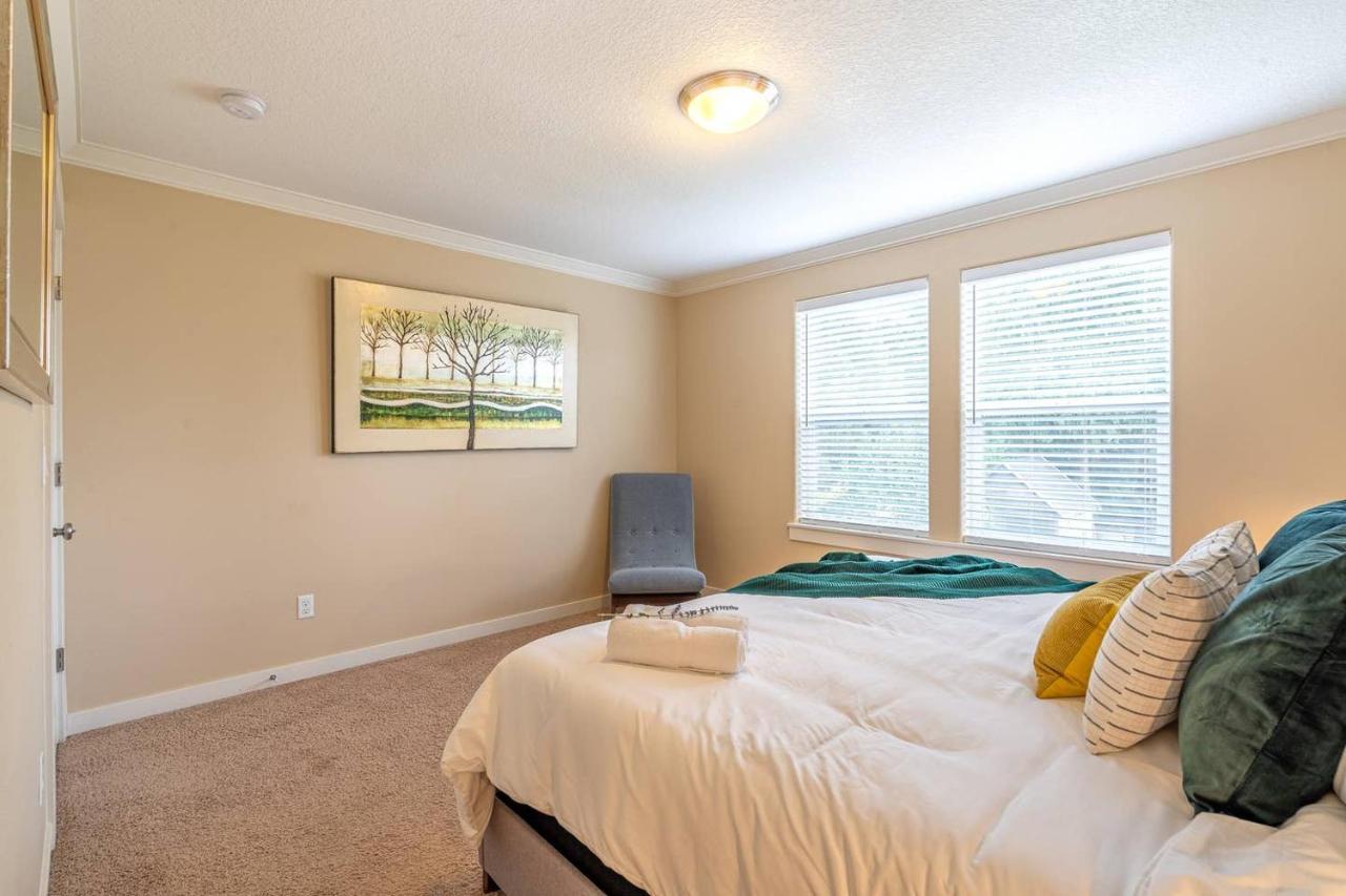 Modern Home, Four Bedrooms, King Beds Tigard Exterior photo
