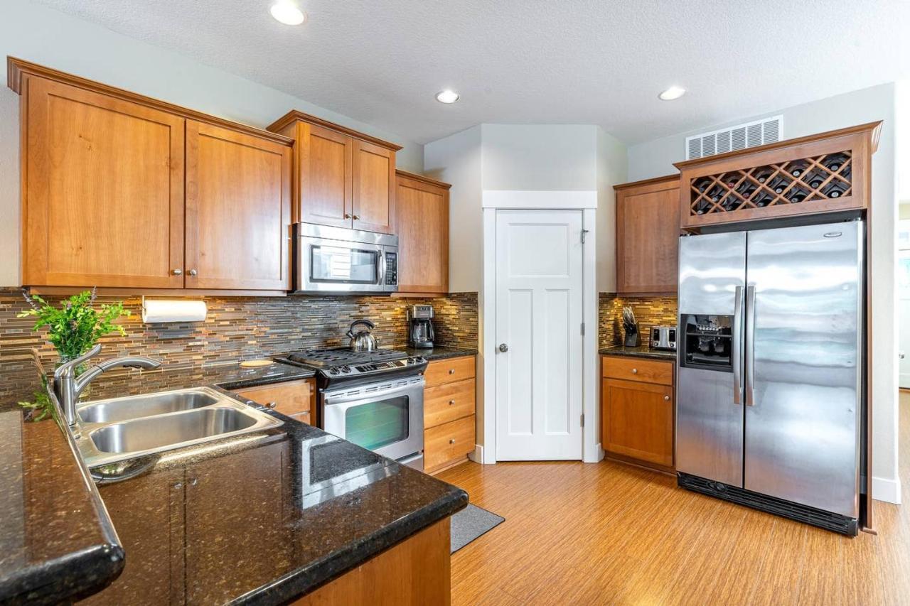 Modern Home, Four Bedrooms, King Beds Tigard Exterior photo