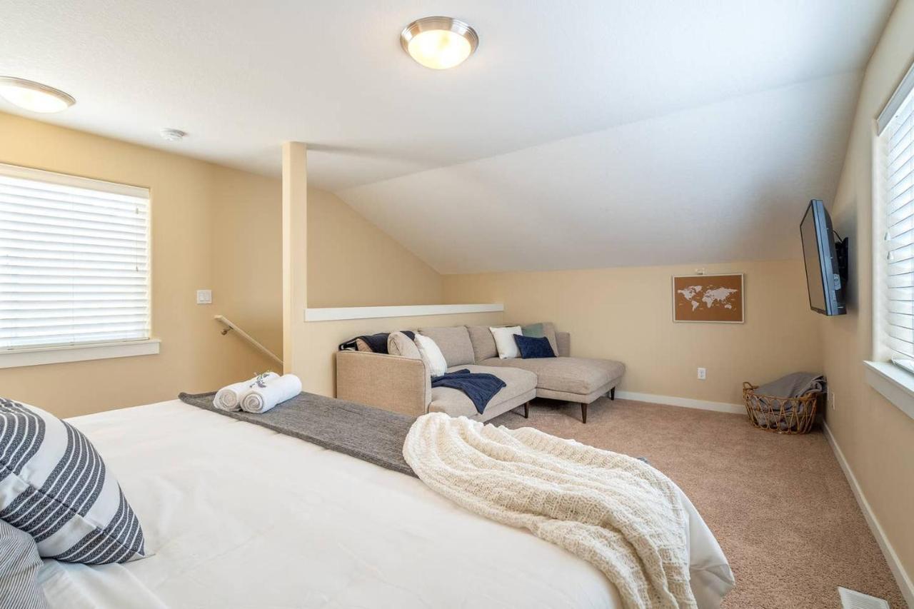 Modern Home, Four Bedrooms, King Beds Tigard Exterior photo