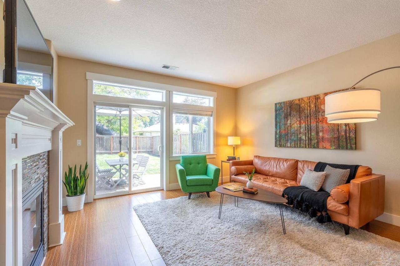 Modern Home, Four Bedrooms, King Beds Tigard Exterior photo