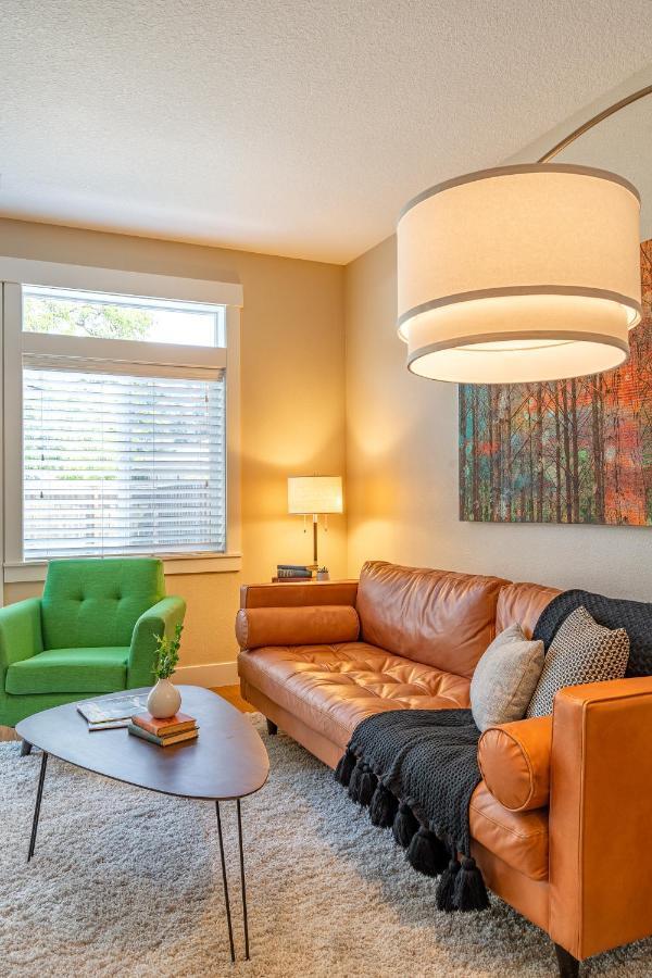 Modern Home, Four Bedrooms, King Beds Tigard Exterior photo